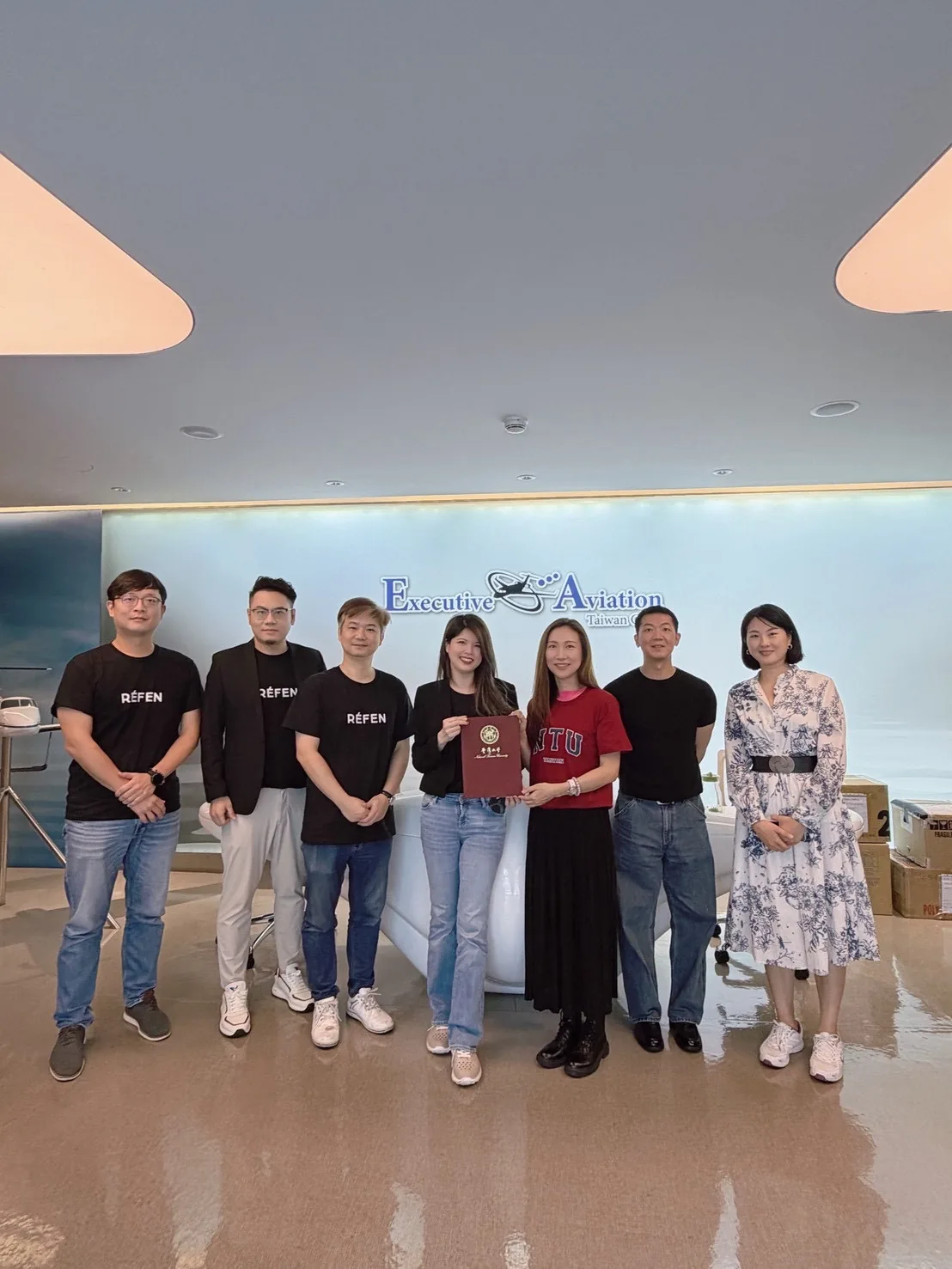 RÉFEN 團隊與飛特立航空 Executive Aviation 簽署合作備忘錄合影